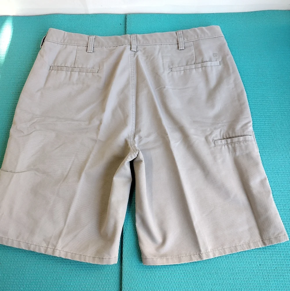 Haggar Men's Chino Bermuda Flat Front Shorts Gray Size 38